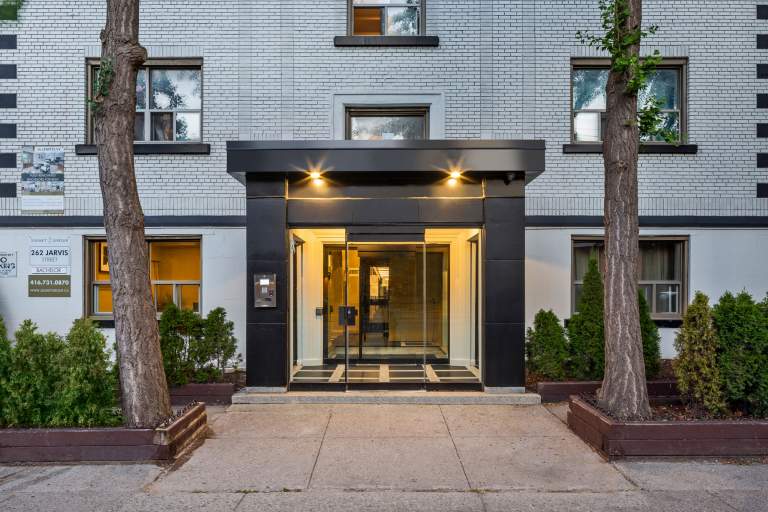 262 Jarvis Street, Toronto Student