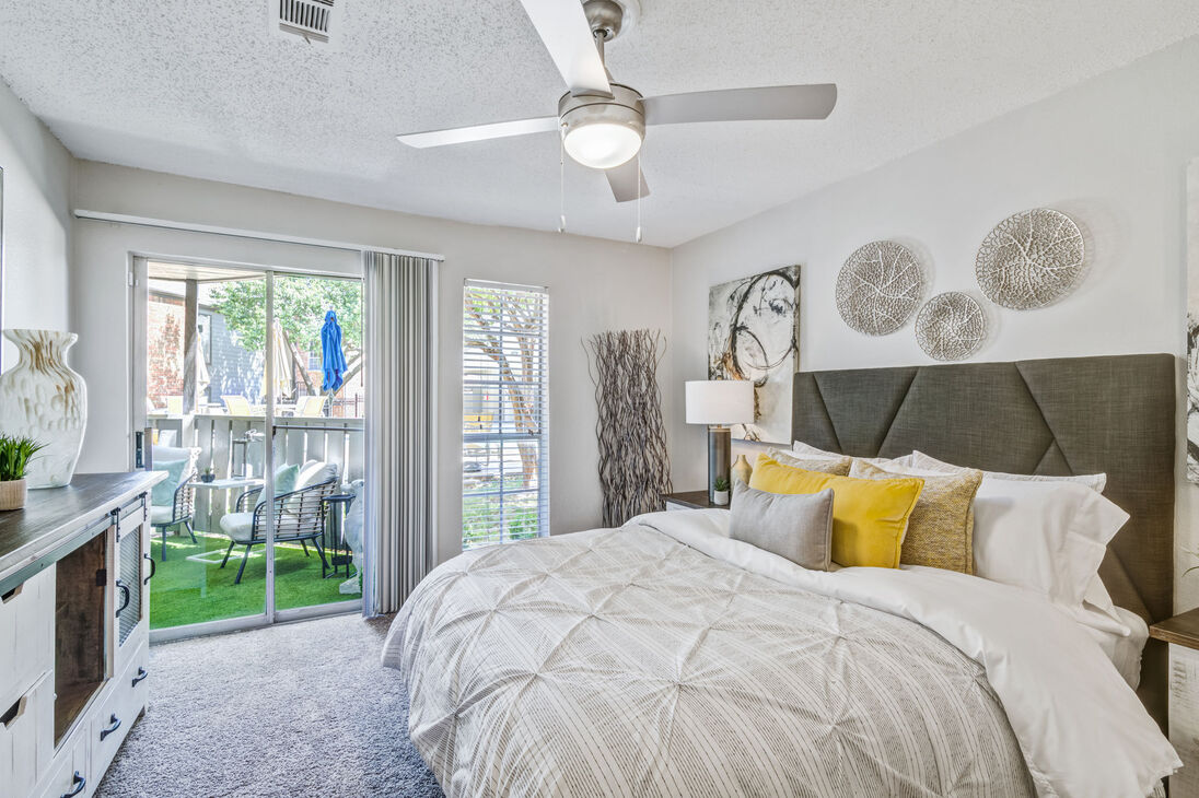 Crossroads At Arlington Student UL