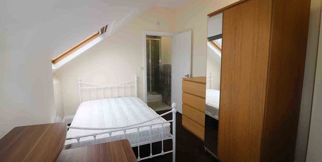 12-room shared house on regent street accommodation
