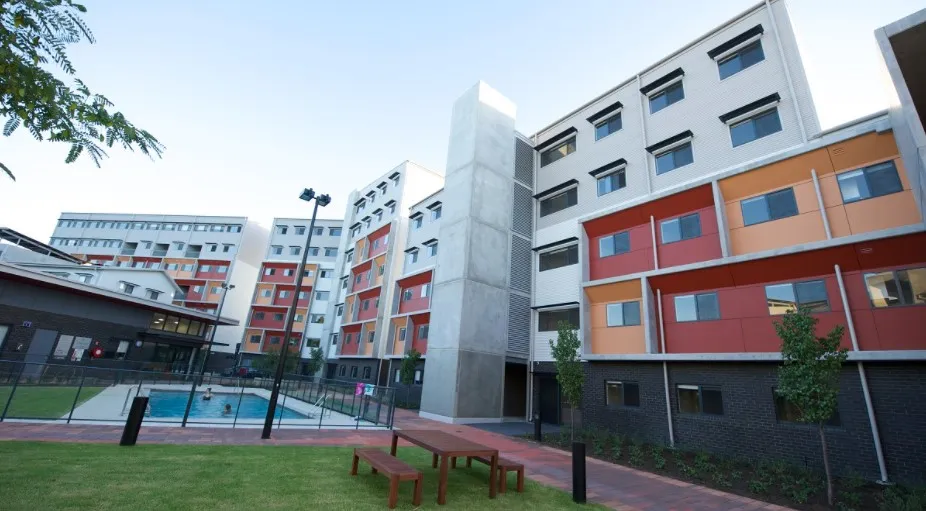 Student near Curtin University Perth UL