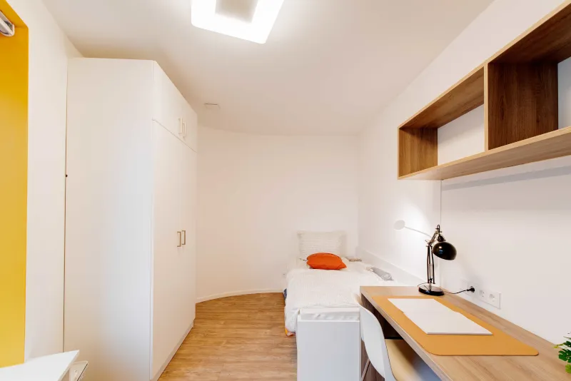 STUDENTS ONLY - Fully furnished private room in a 4 people shared apartment Berlin 2
