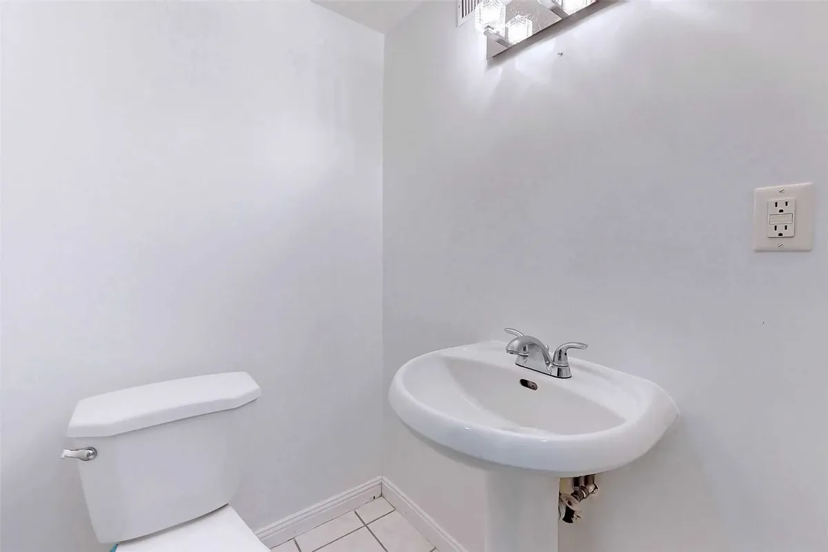 157 White Blvd Thornhill 4