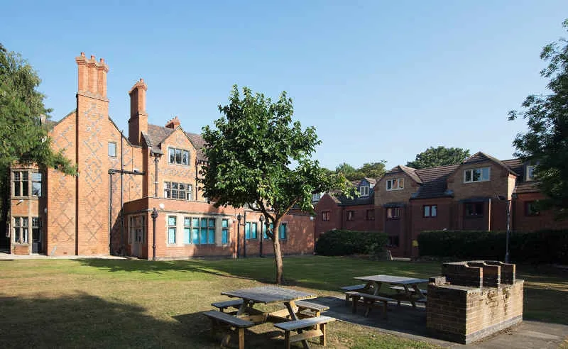 The Holt Loughborough 0