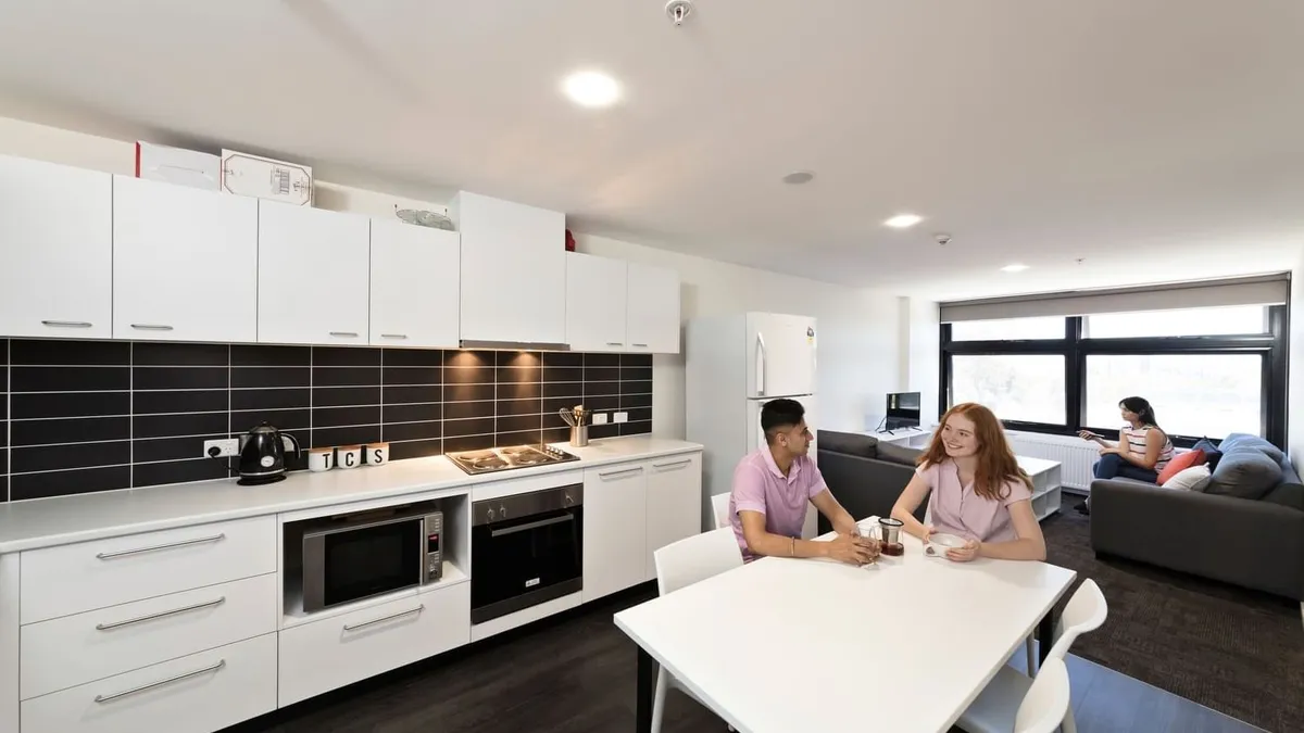 @ UC - UC Lodge Canberra 6