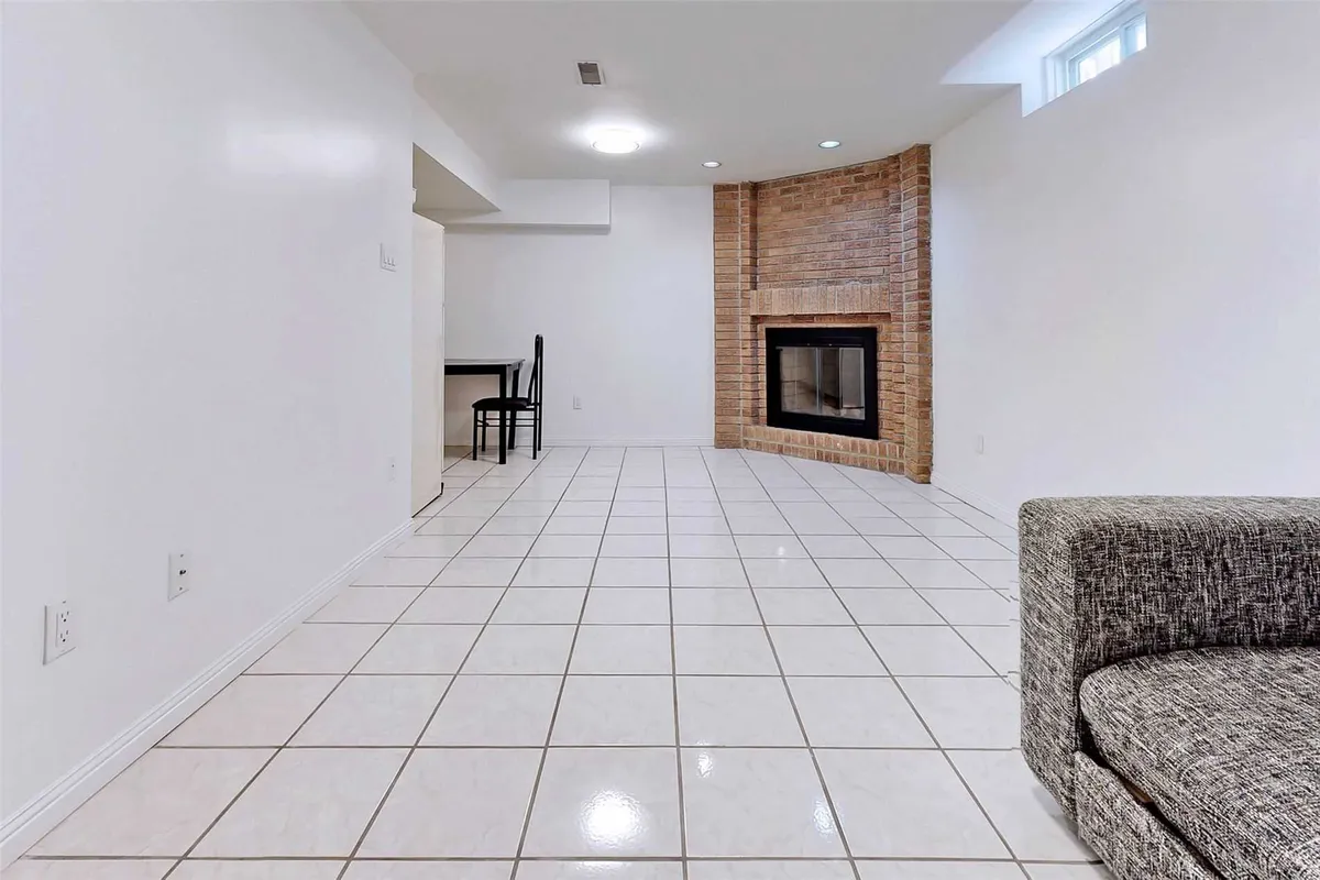 157 White Blvd Thornhill 2