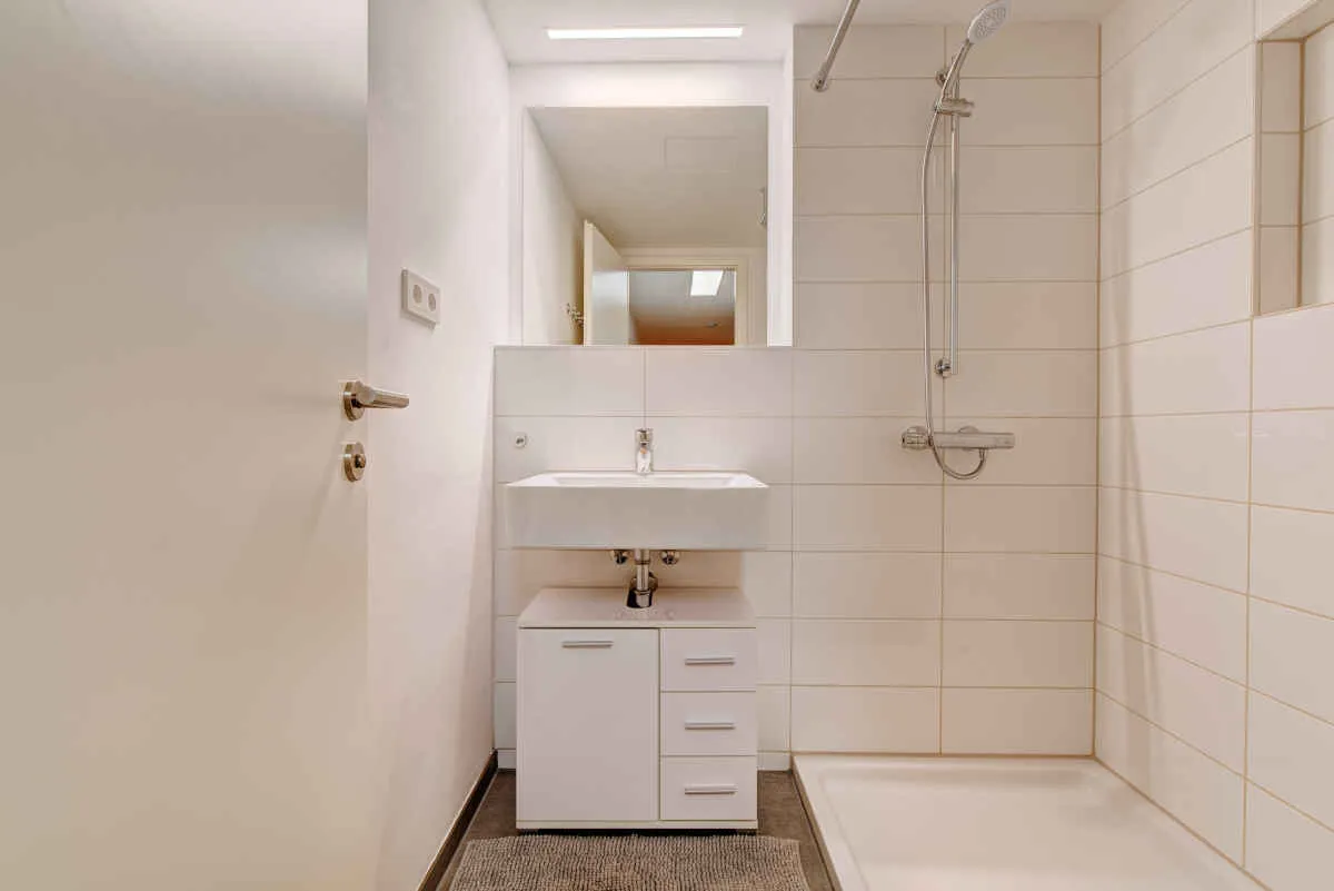 STUDENTS ONLY - Fully furnished private room in a 5 people shared apartment Berlin 7