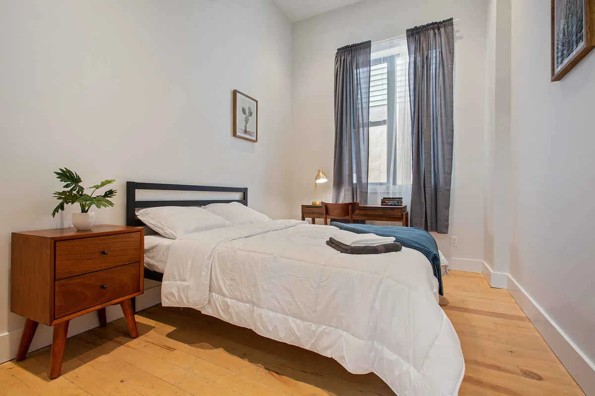 Montrose Williamsburg House New York 5