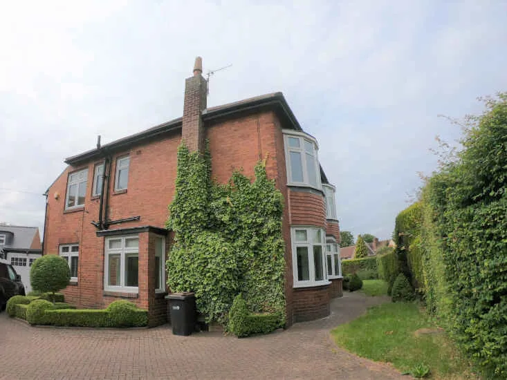 10 Bed House - Potters Bank Durham