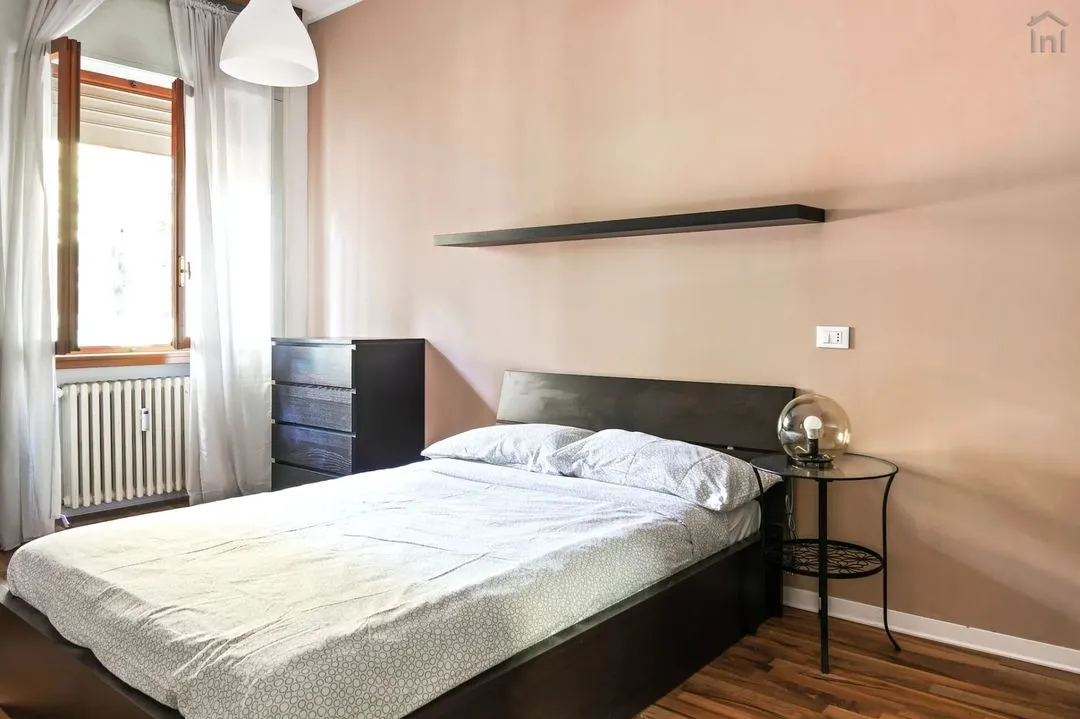 Luminous double bedroom in a 4-bedroom apartment in San Siro Milan