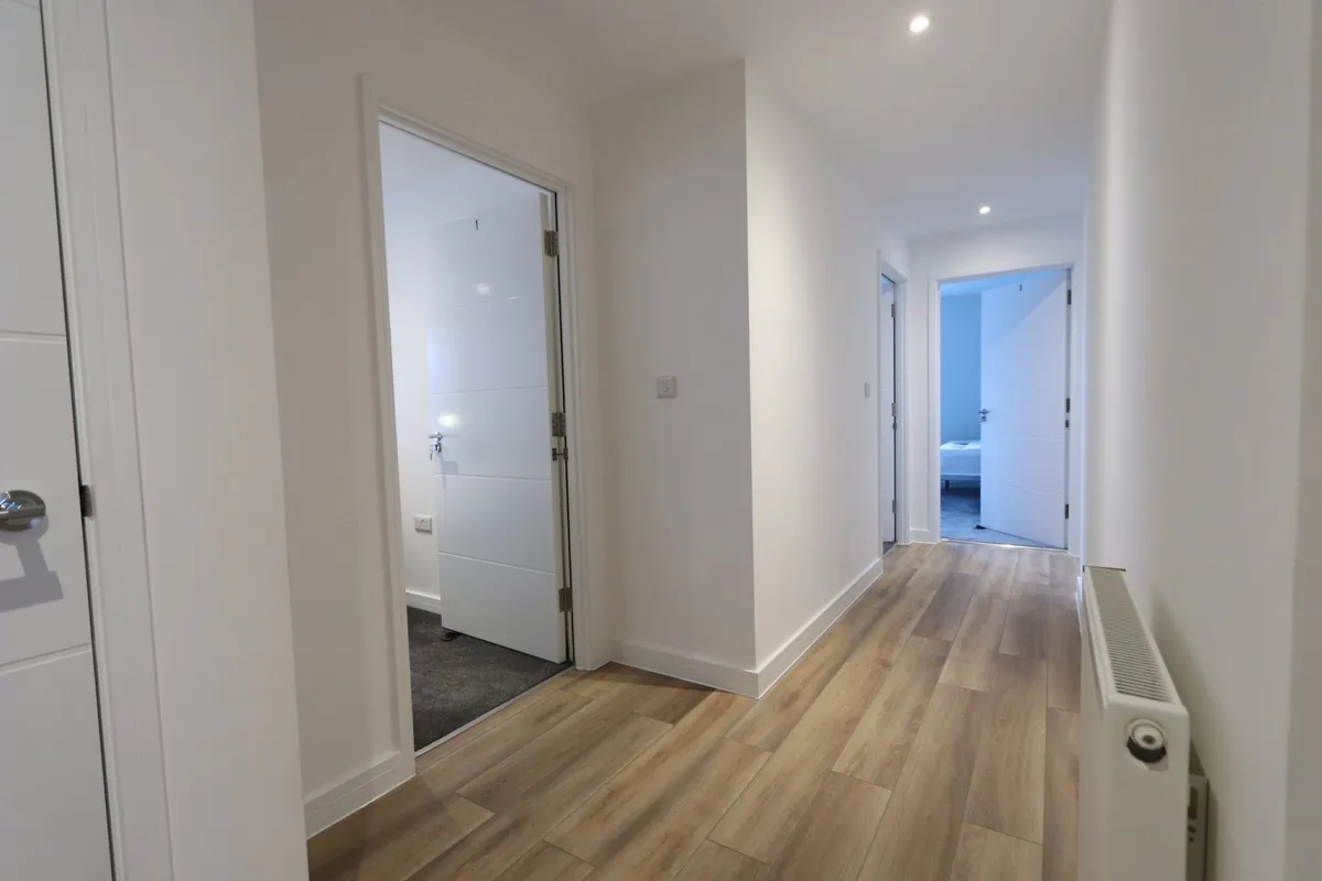 5 Bedroom Home Bristol 9