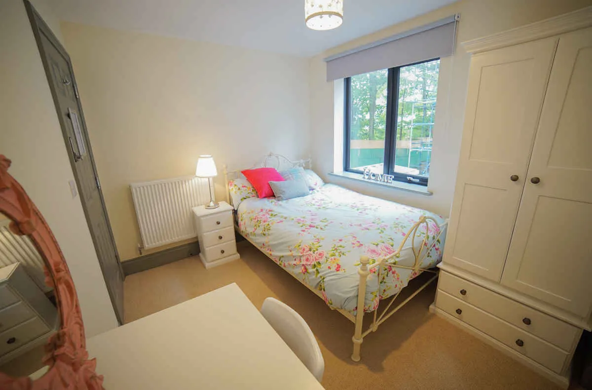 342 Mary Morris House Leeds 5