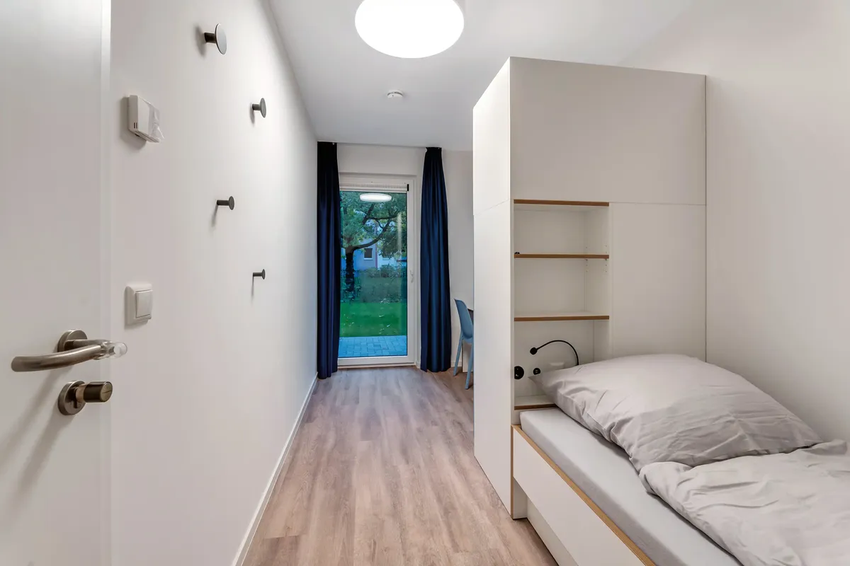 Fully furnished private room with terrace in a 5 people shared mixed apartment Berlin 0