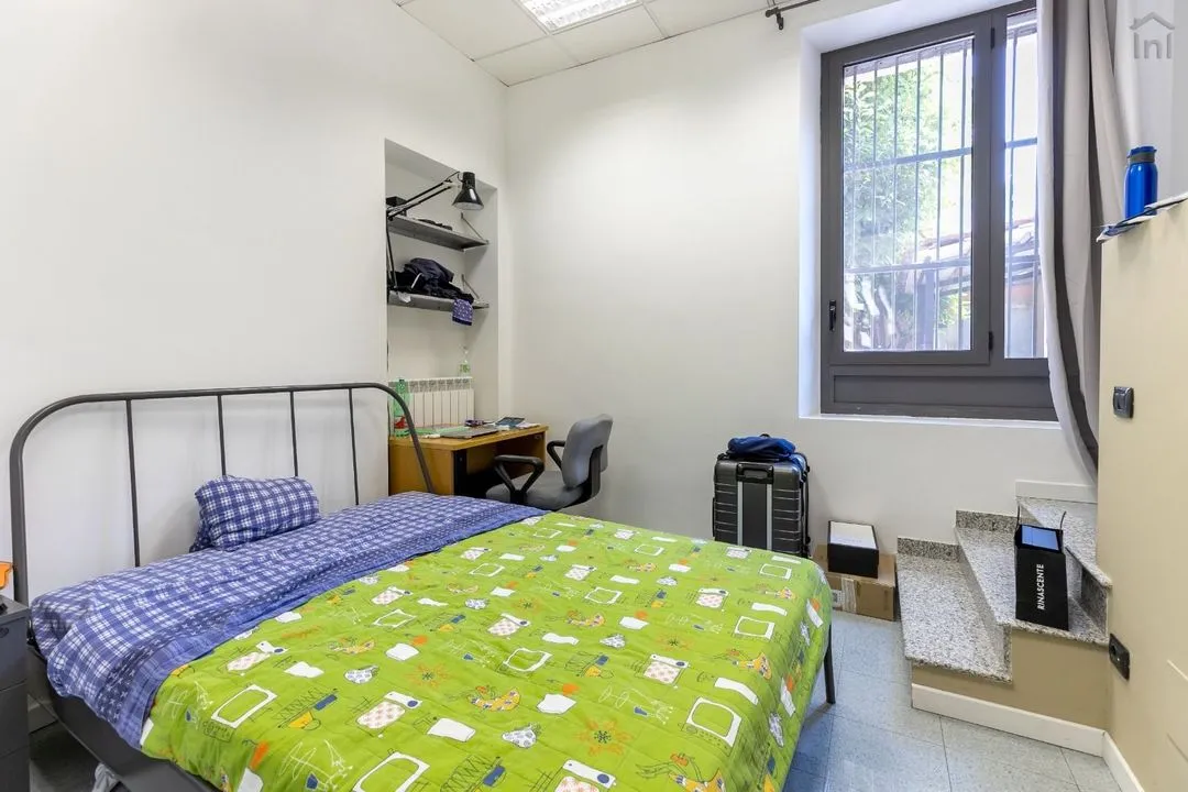 Spacious double bedroom in a 3-bedroom apartment in Navigli Milan