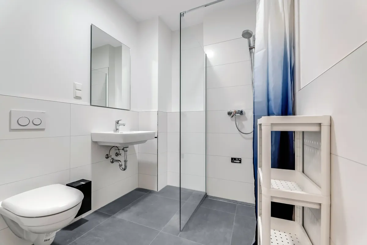 Fully furnished private room with balcony for a female in a 5 people shared mixed apartment Berlin 4