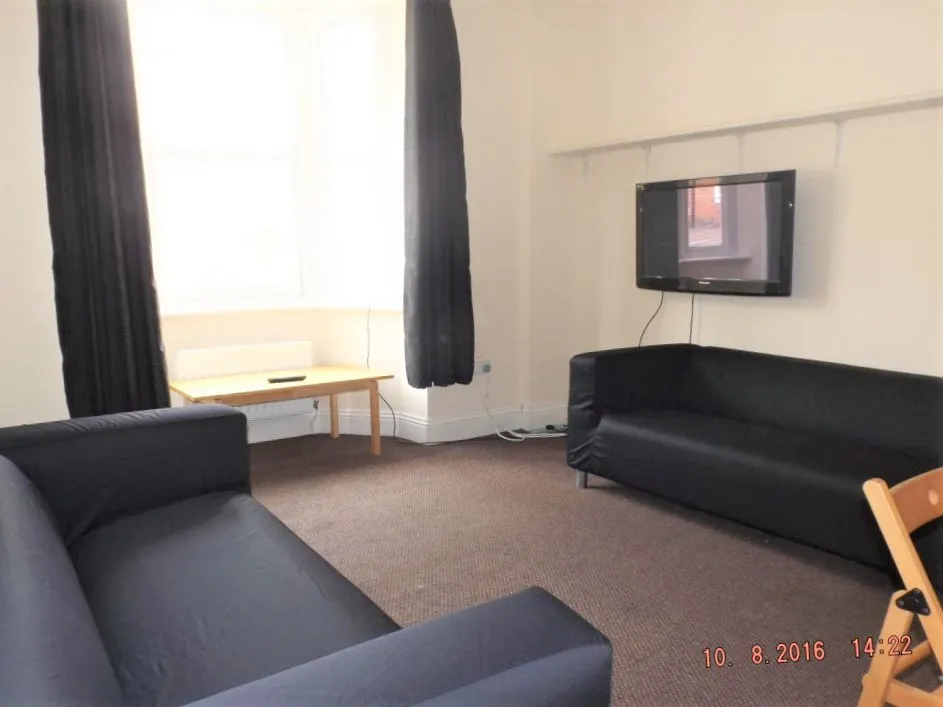 6 bed house - Mistletoe Street Durham 1