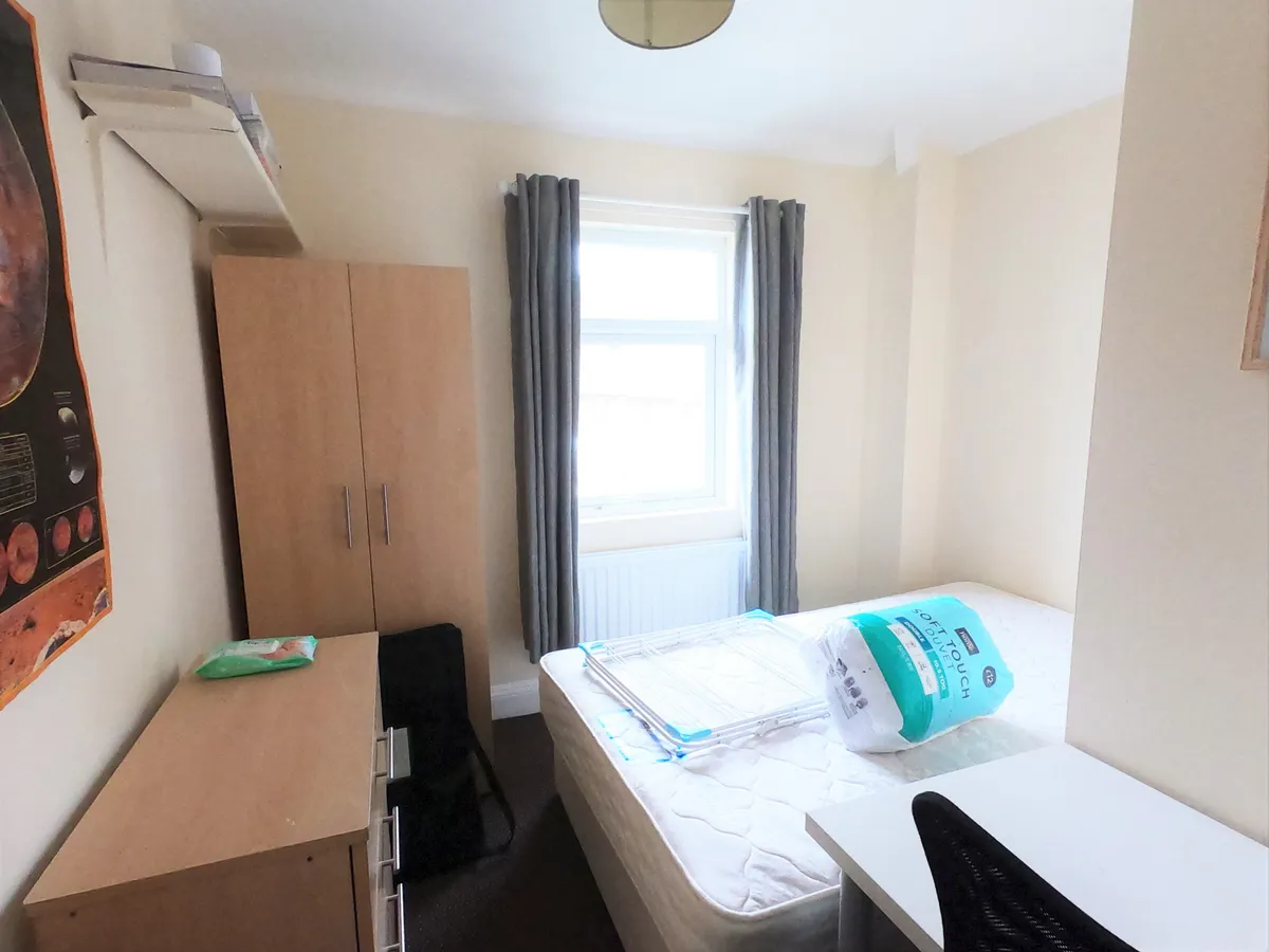 6 Bed House - Whinney Hill Durham 3