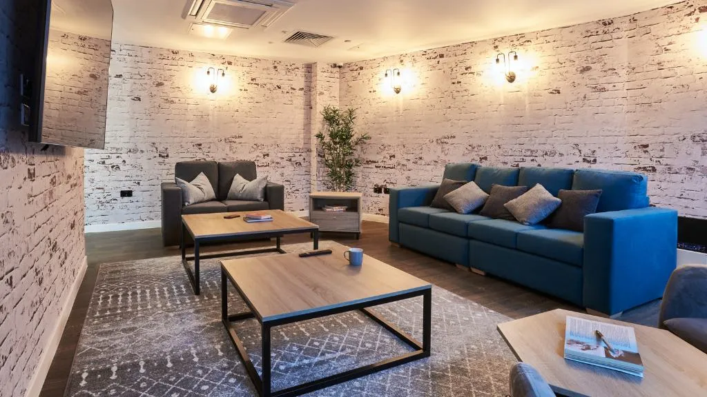 41 Castle Street Leicester 4