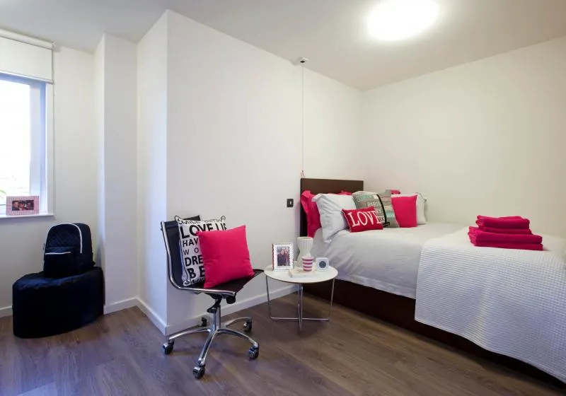 iQ Highbury London 9