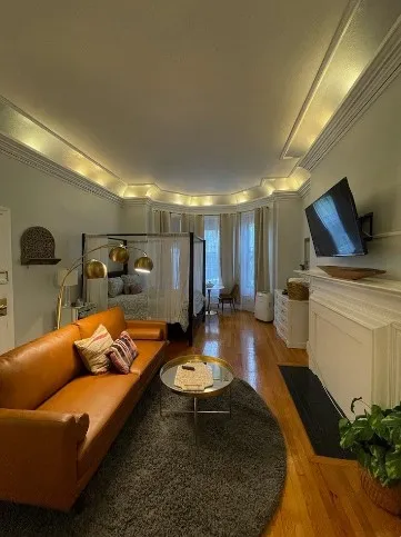 Oversized Furnished Brownstone Studio in Back Bay Boston 4