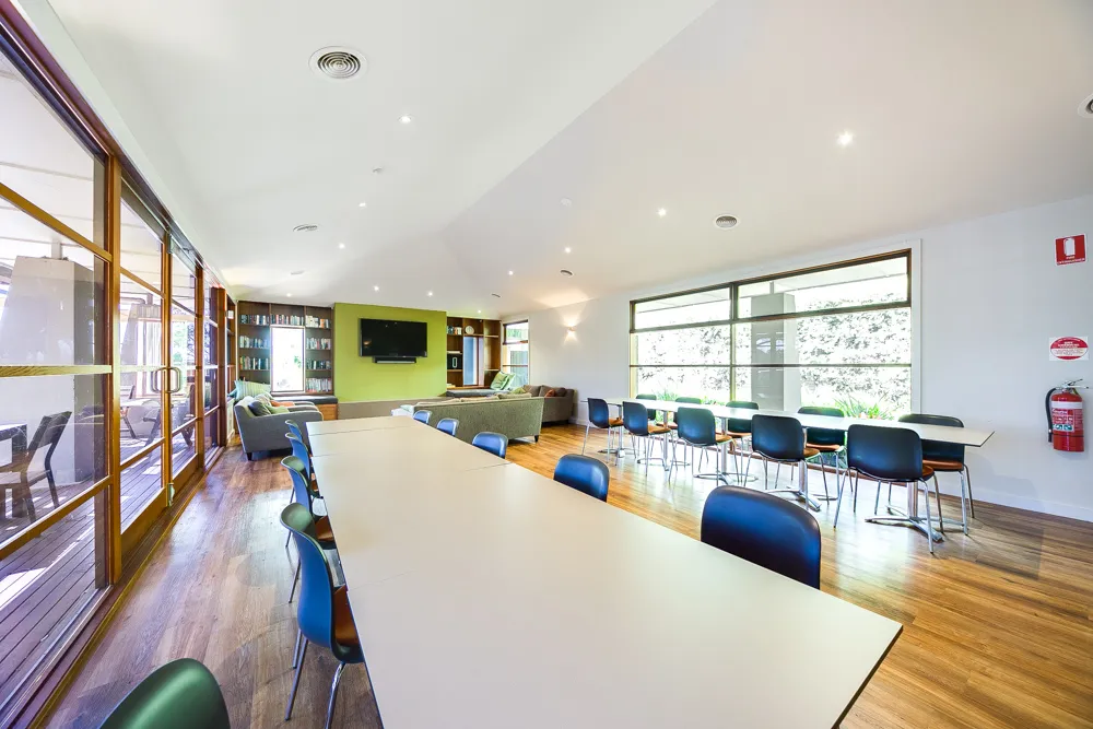 116-130 Main Drive Melbourne 1