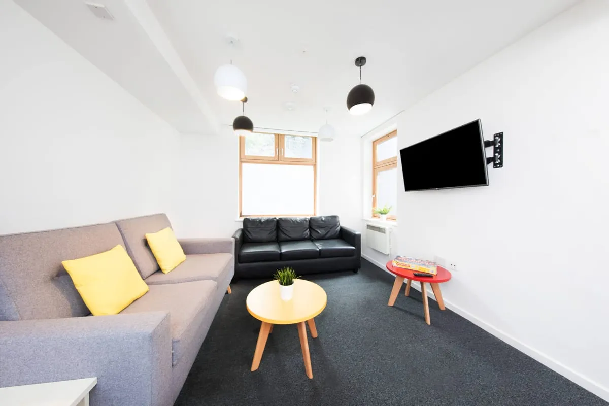Station Court London 8