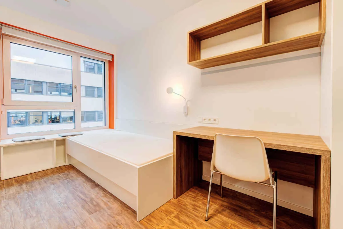 STUDENTS ONLY - Fully furnished private room in a 5 people shared apartment Berlin 4