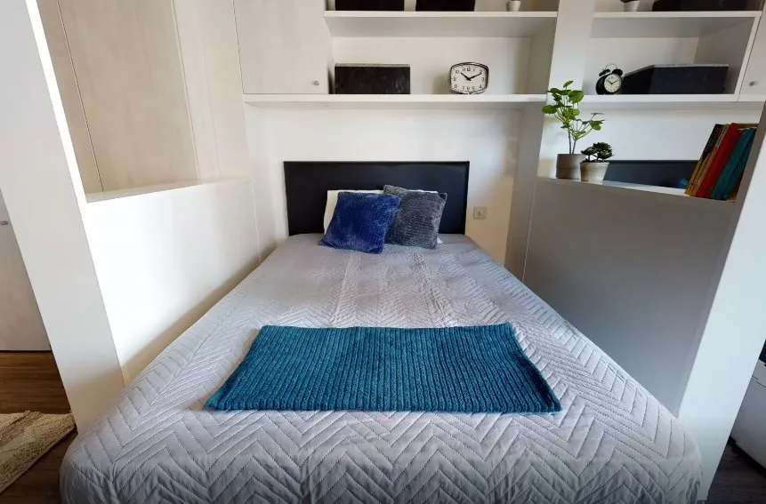 iQ Aldgate London 4