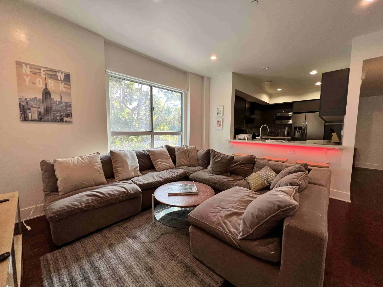 Ecco Living La Brea ave Los Angeles 0