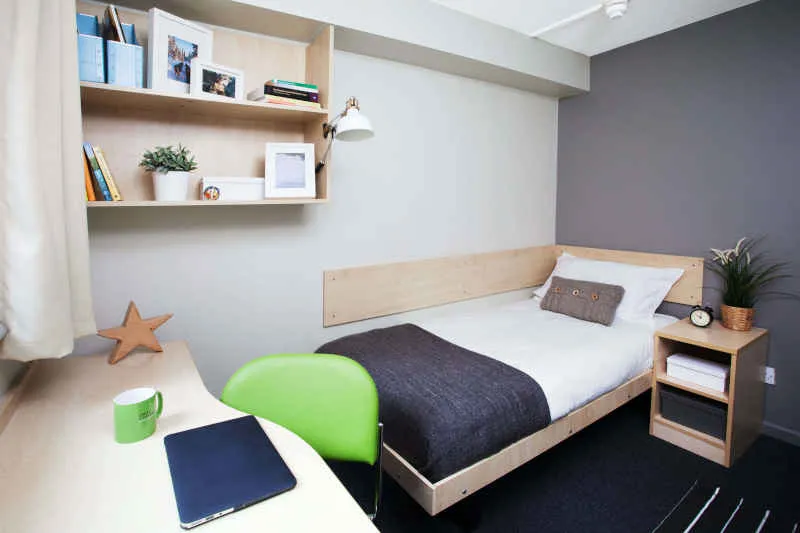 Cambridge Court Liverpool 4