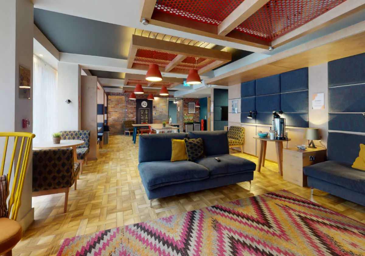 iQ Magenta House London 0