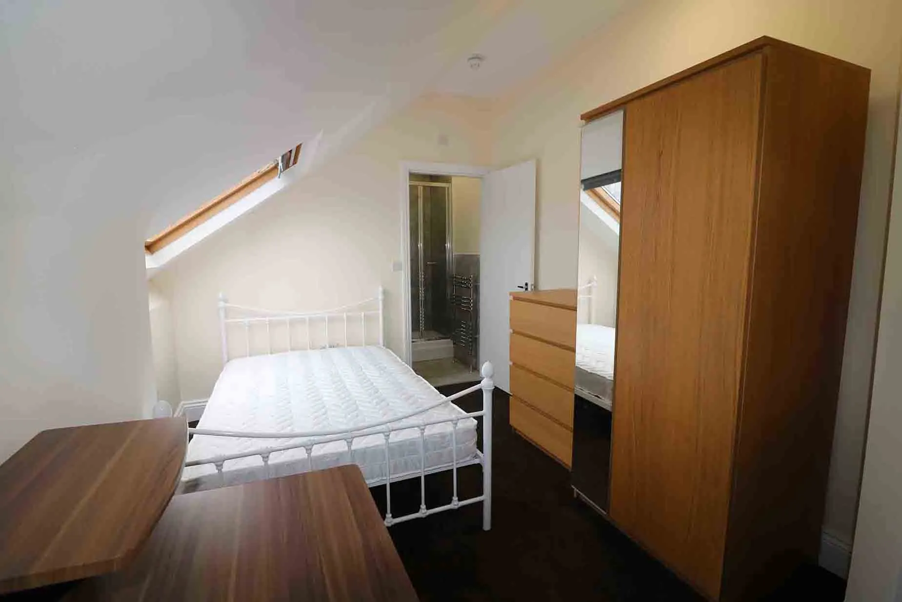 12-room shared house on regent street accommodation