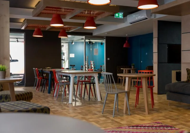 iQ Magenta House London 6