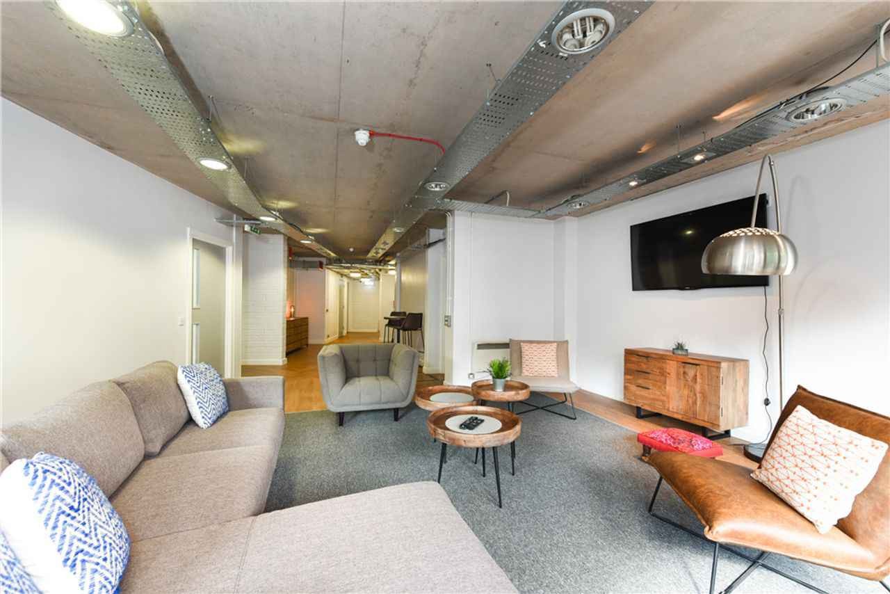 Student near University Of Glasgow