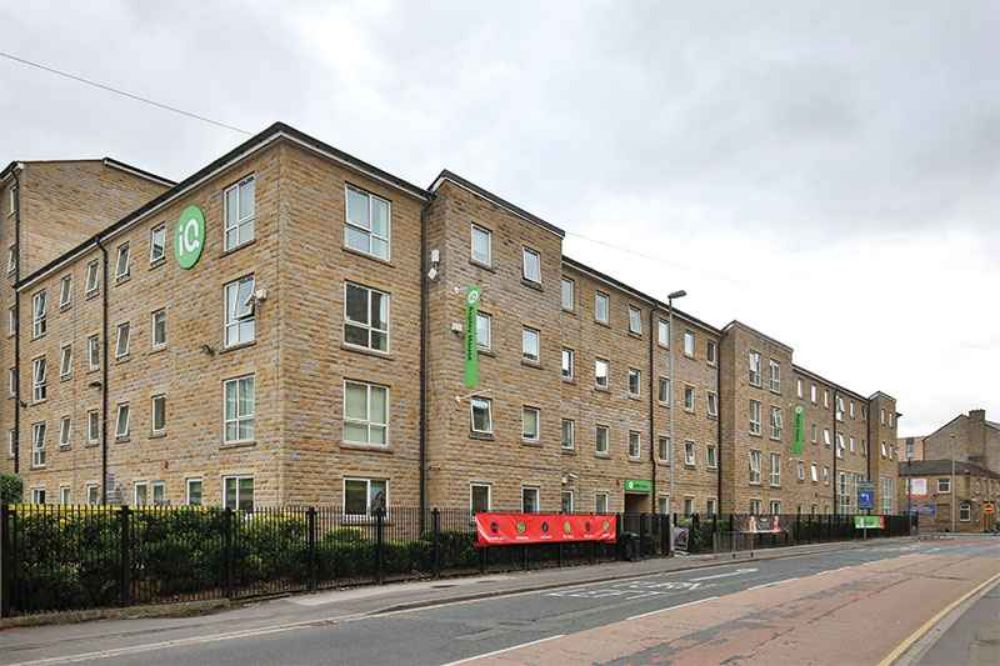 iQ Aspley House Huddersfield Student