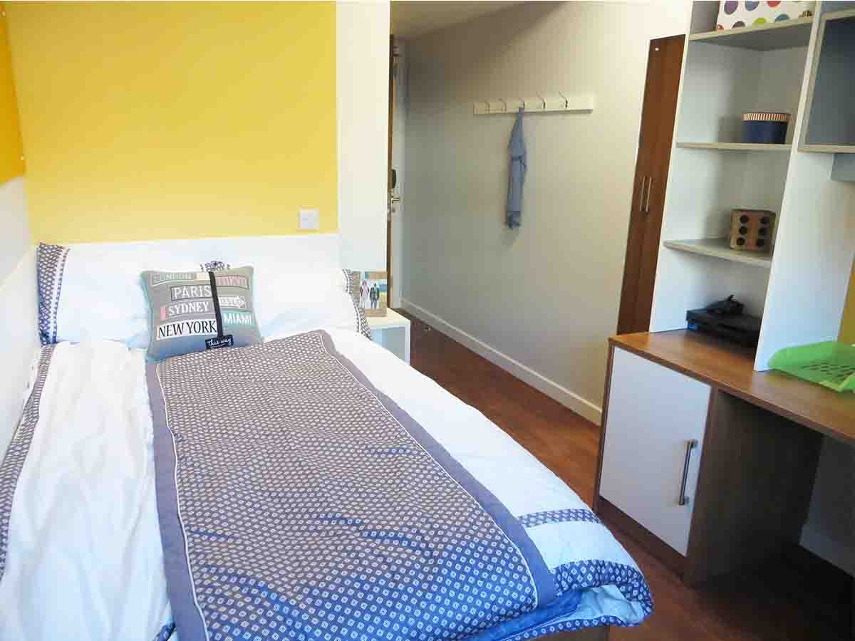 Kaplan Living Nottingham Student